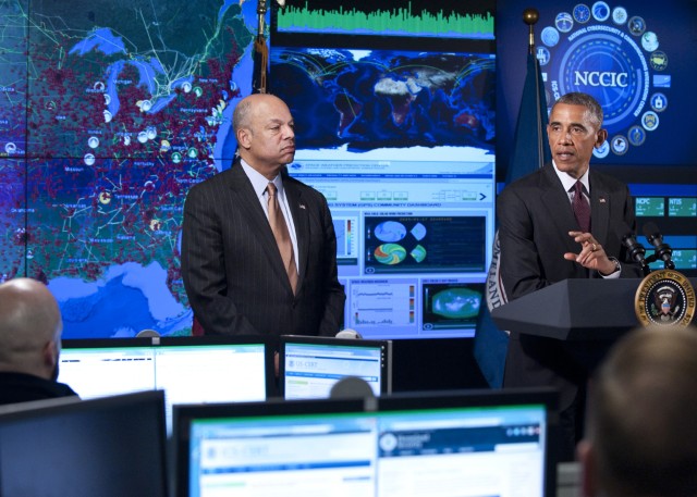 President Obama and Secretary Johnson at the NCCIC