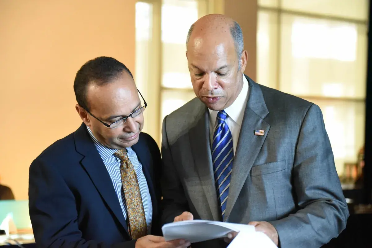Representative Luis Gutiérrez and Secretary Johnson confer before the Secretary’s remarks at the Congressional Hispanic Caucus Institute 2015 Public Policy Conference.